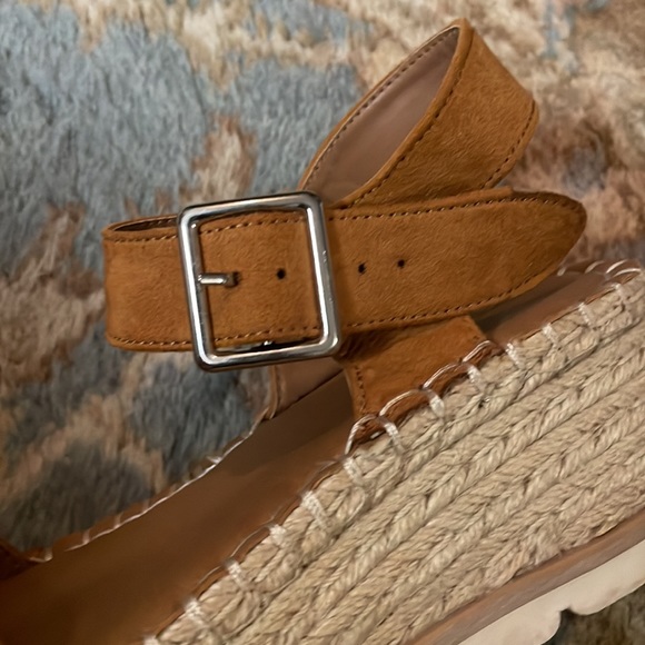 Universal Threads Sandals - Picture 6 of 8